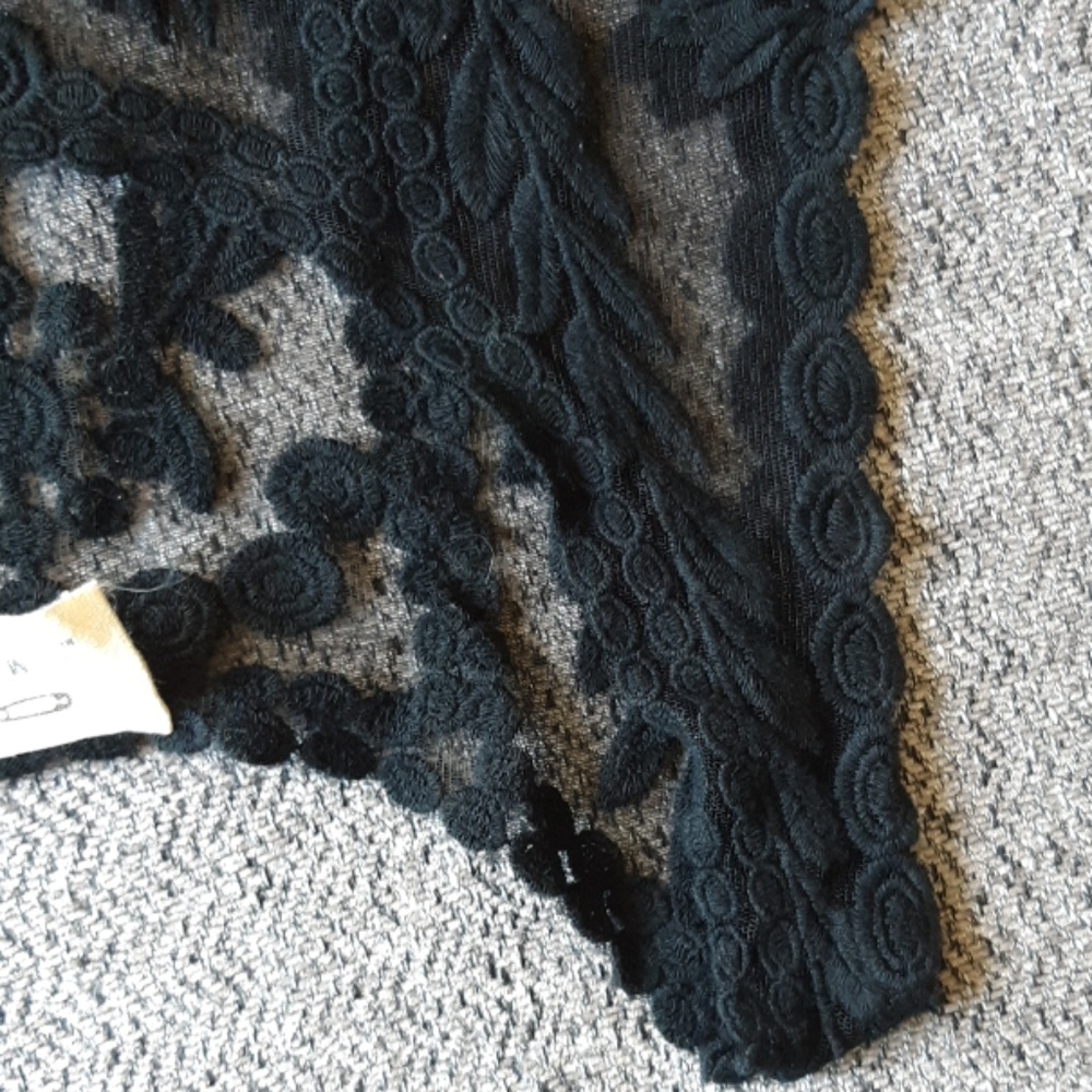 Pins & Needles embroidered black floral tank top M - Picture 8 of 8